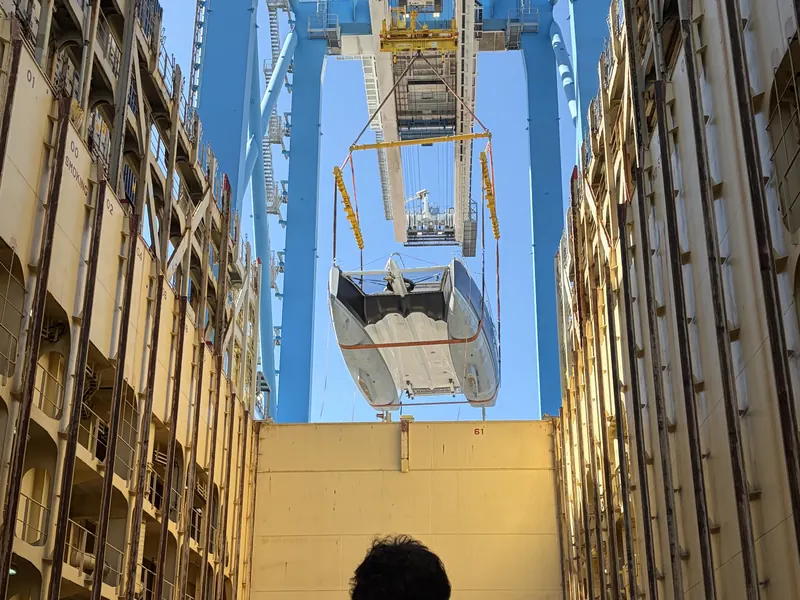 Fos-sur-Mer · Lagoon Sixty 5 · unloading from a cargo ship